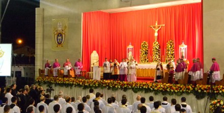 Santa Missa Pontifical em Ação de Graças pelos 15 anos da Administração Apostólica Santa Missa Pontifical em Ação de Graças pelos 15 anos da Administração Apostólica